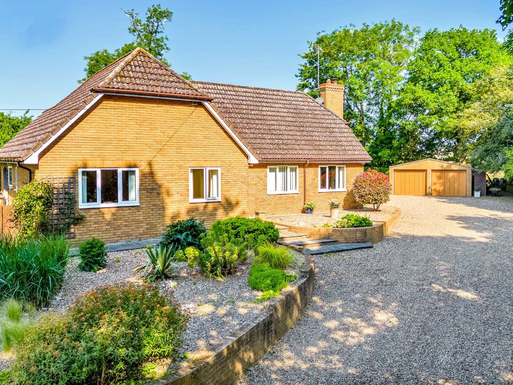 4 bed bungalow for sale in Frogmore Hill, Watton At Stone