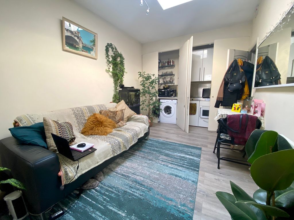 Studio to rent in Kilburn Lane, Queens Park W10 Zoopla