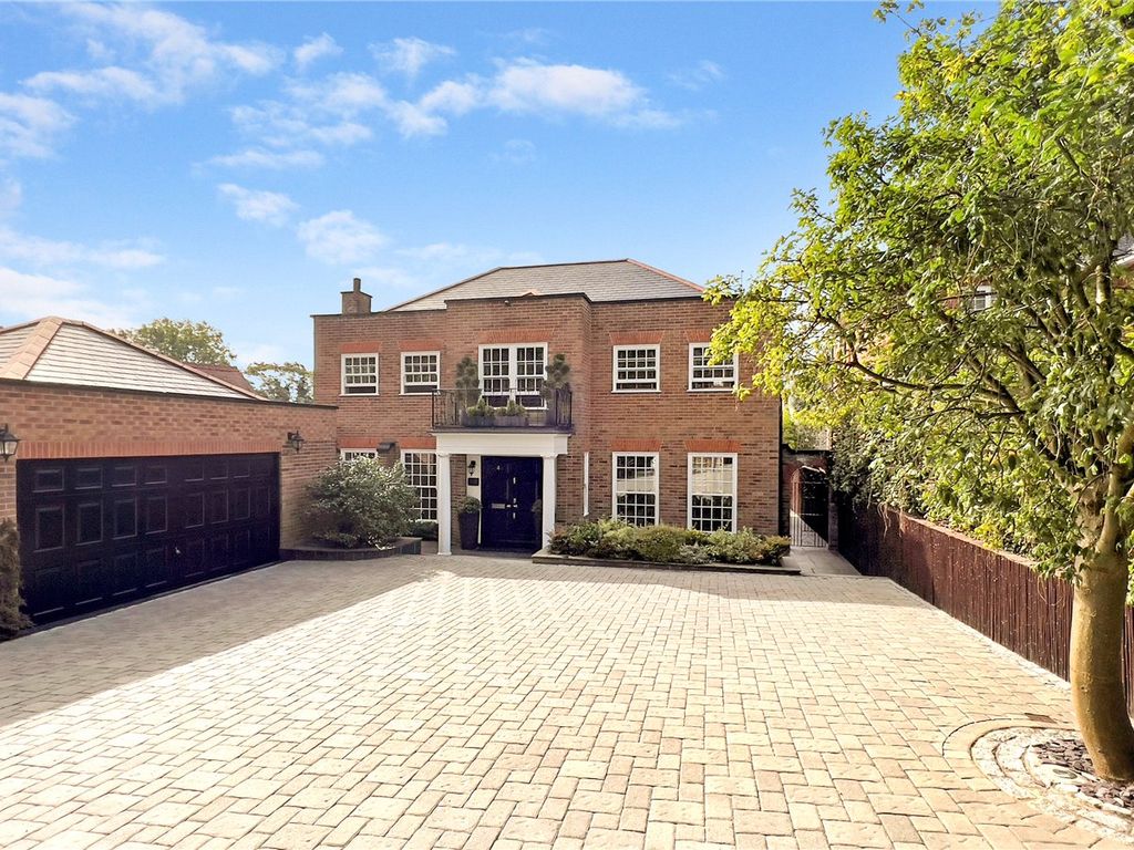4 bed detached house for sale in The Spinney, Hadley Common