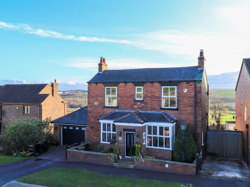 4 bed detached house for sale in Batley Road, Kirkhamgate, Wakefield