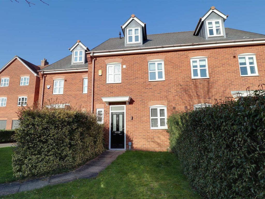 4 bed town house for sale in Golden Hill, Weston, Crewe CW2 Zoopla