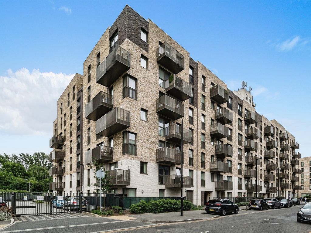 2 bed flat for sale in Alma Road, Enfield EN3, £350,000 Zoopla