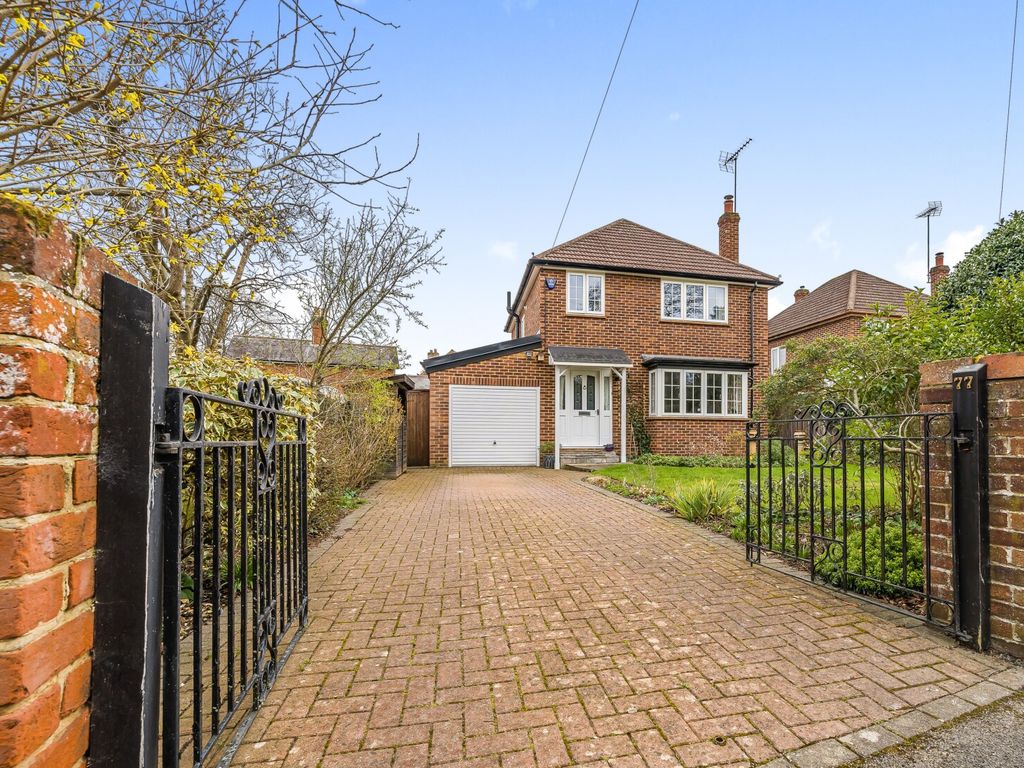3 bed detached house for sale in Hamilton Road, Reading, Berkshire RG1