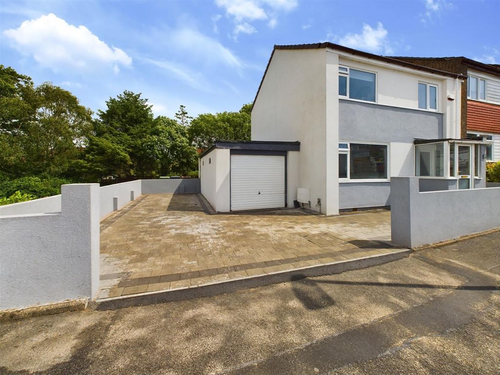 3 bed end terrace house for sale in Foxbar Crescent, Paisley PA2, £