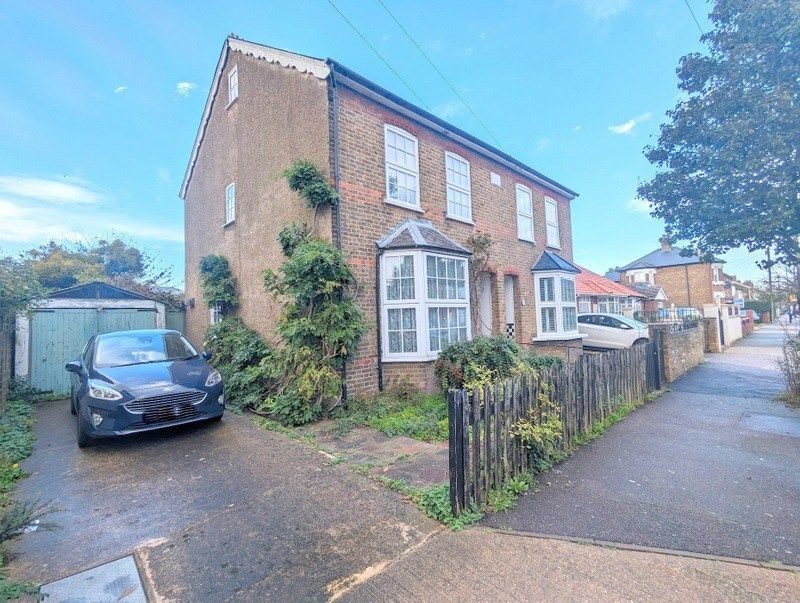 3 bed semidetached house for sale in Tachbrook Road, Feltham TW14, £