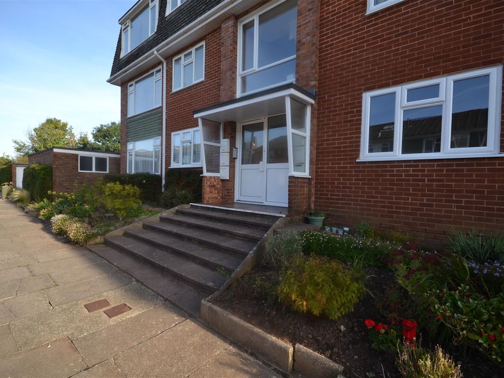 2 bed flat to rent in Salmon Pool Lane, Exeter EX2, £1,050 pcm Zoopla