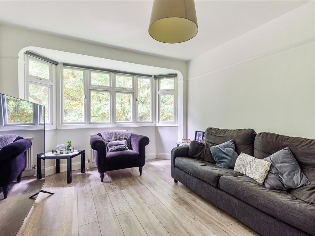 2 bed flat to rent in The Greenways, South Western Road, St Margarets