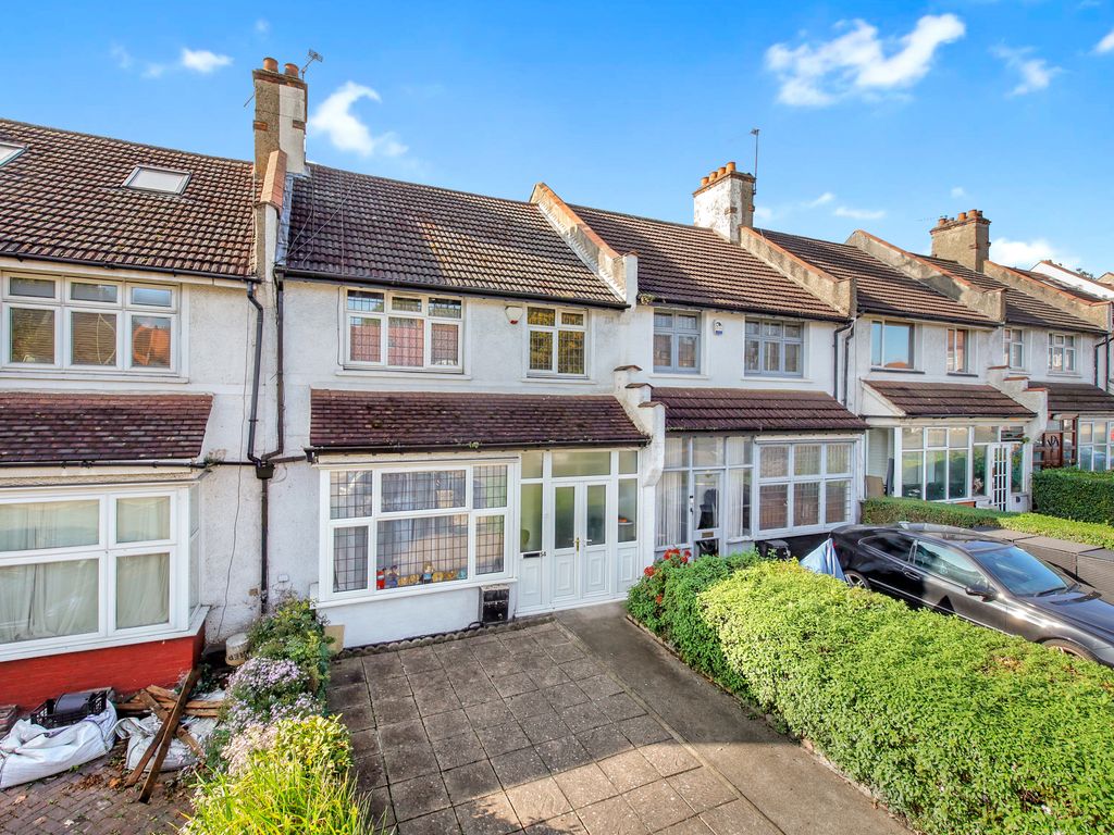 3 bed terraced house for sale in Woodhouse Road, London N12, £650,000