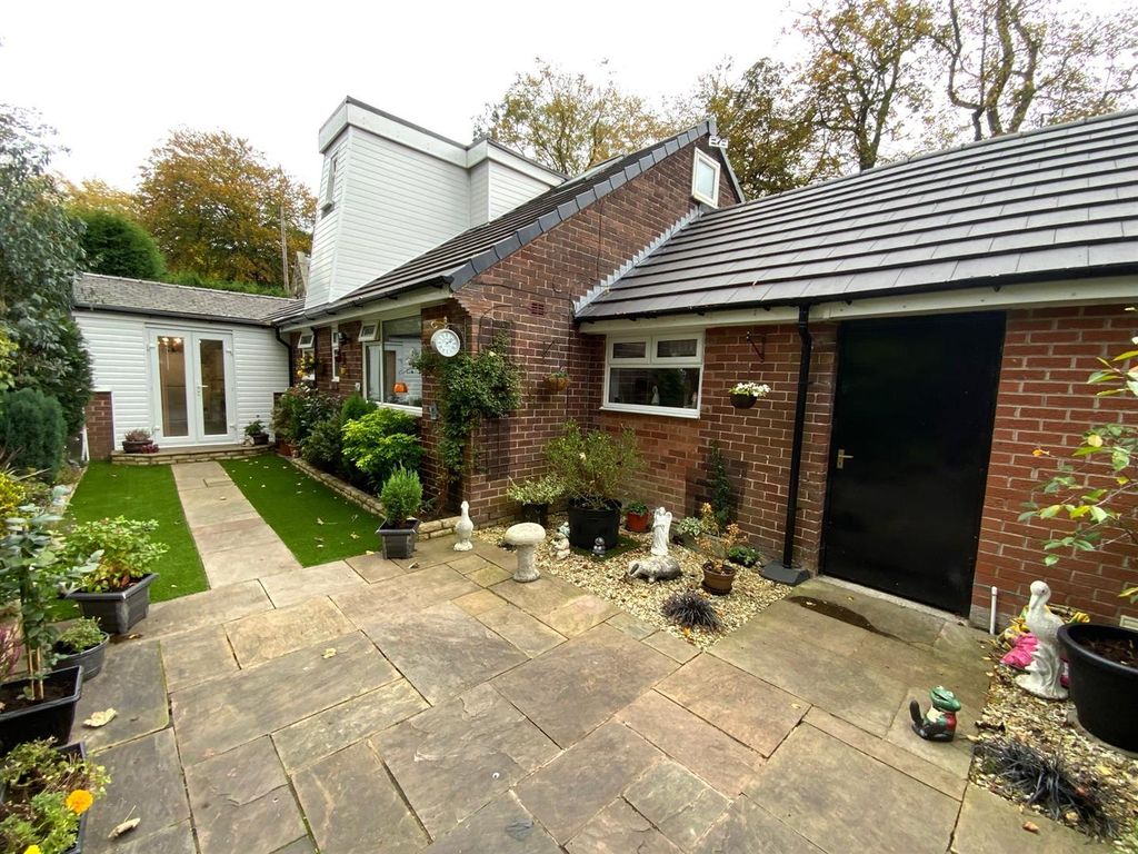 Early Bank, Stalybridge, Greater Manchester SK15  