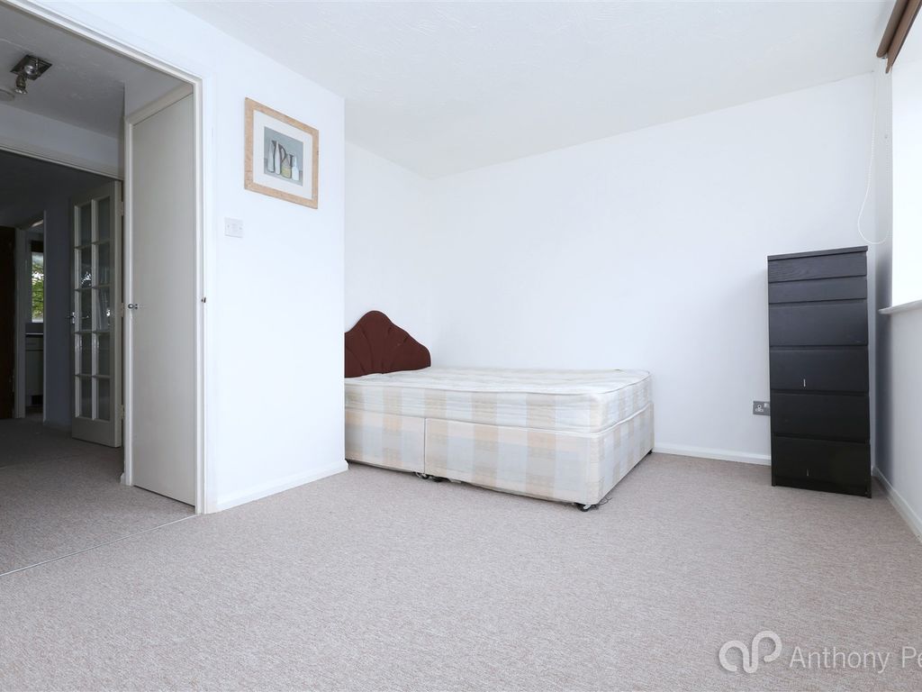 1 bed flat to rent in Cherry Blossom Close, Palmers Green, London N13