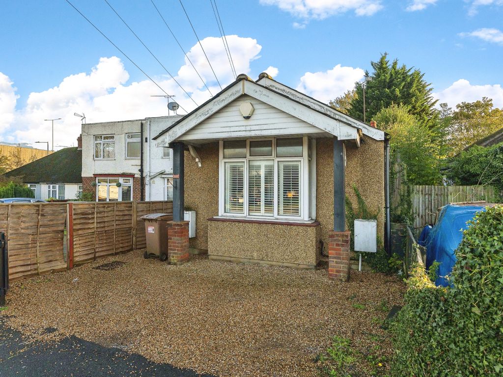 2 bed bungalow for sale in Dunstable Road, Luton LU4, £250,000 Zoopla