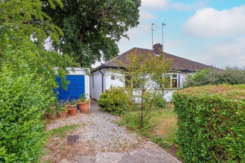 2 bed semidetached bungalow for sale in Ashfield Road, Chesham HP5, £
