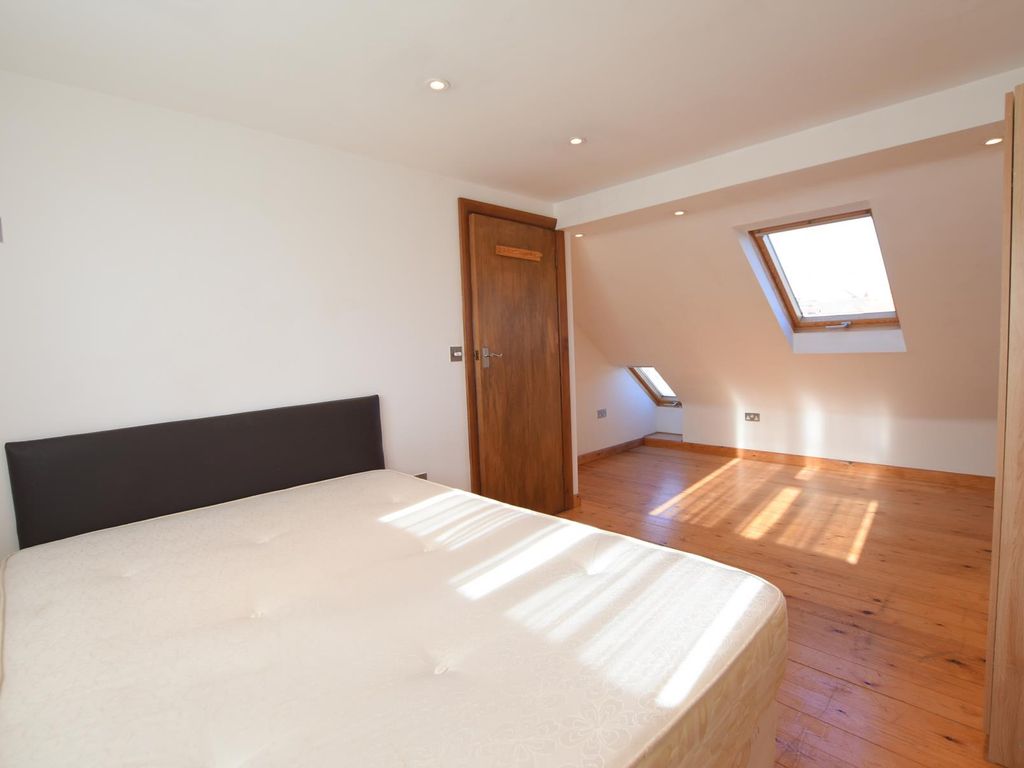 4 bed flat to rent in Lee Road, Mill Hill East, London NW7 Zoopla