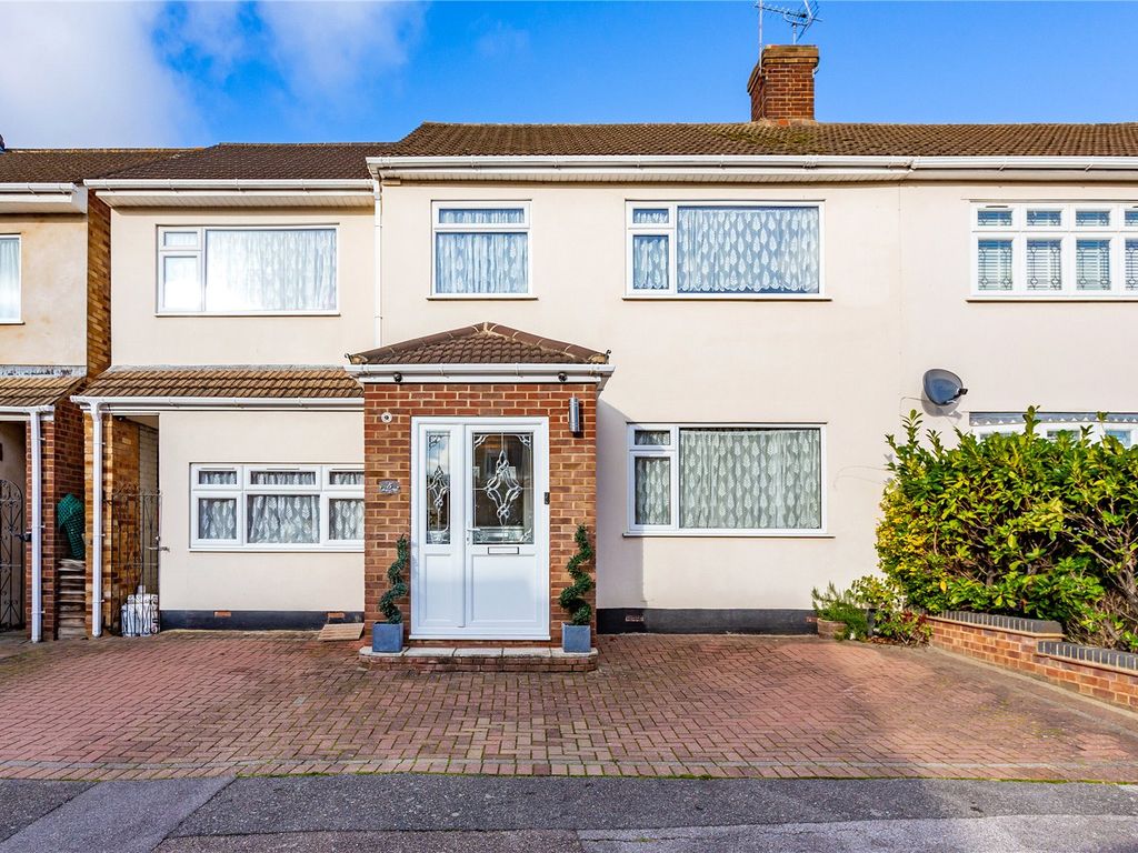 4 bed semidetached house for sale in Longwood Close, Upminster RM14, £