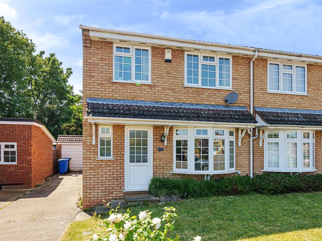 3 bed property for sale in Beverley Gardens, Maidenhead SL6 Zoopla