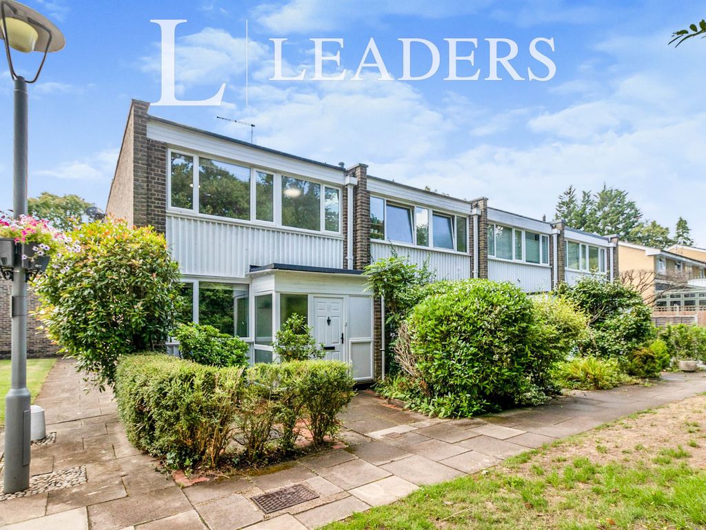 3 bed terraced house to rent in St Close, Weybridge KT13, £