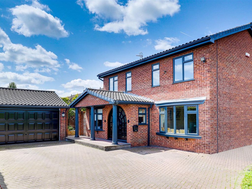4 bed detached house for sale in Hollythorpe Place, Hucknall