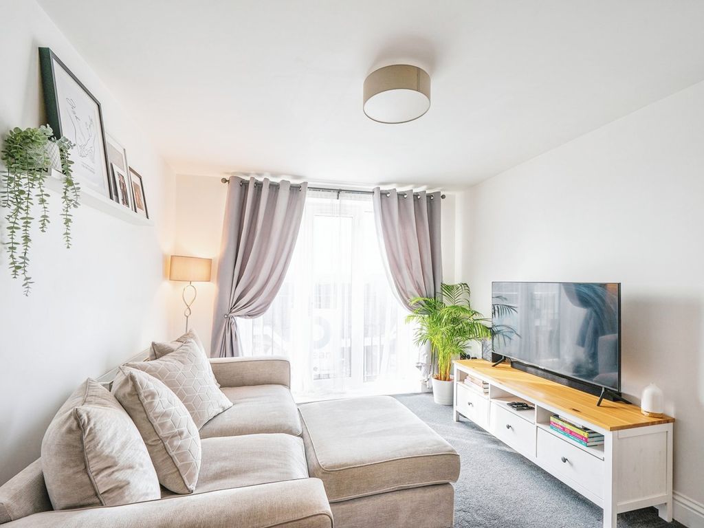 2 bed flat for sale in Broad Street, Staple Hill, Bristol BS16, £