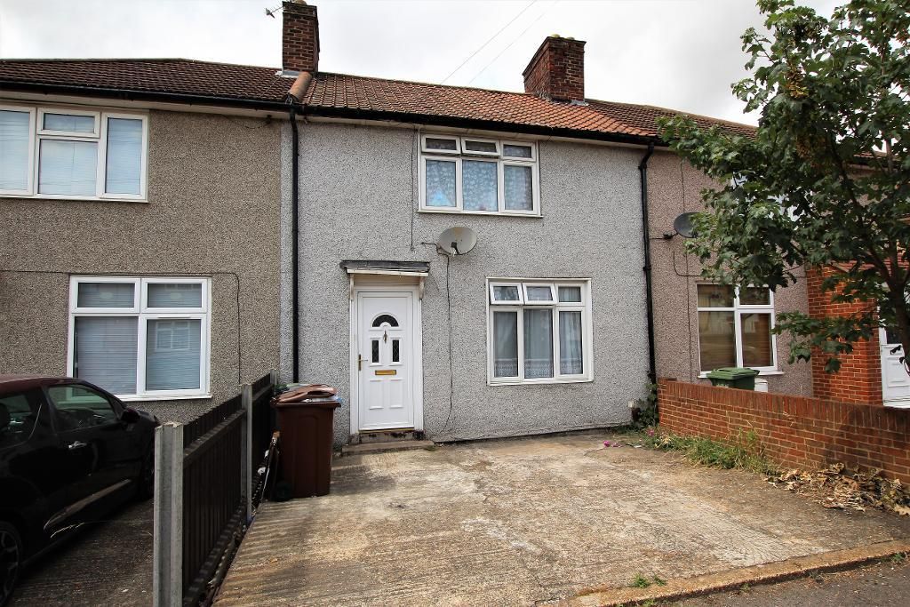 3 bed terraced house to rent in Fanshawe Crescent, Dagenham, Essex RM9