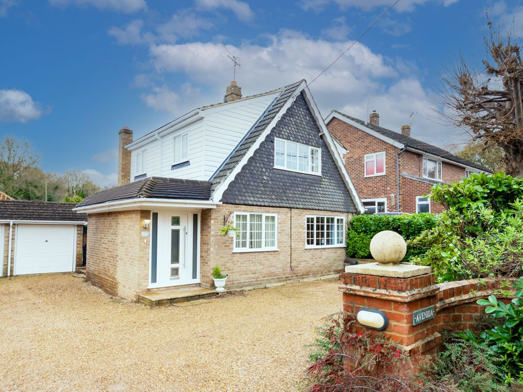4 bed detached house for sale in Little Vigo, Yateley GU46 Zoopla