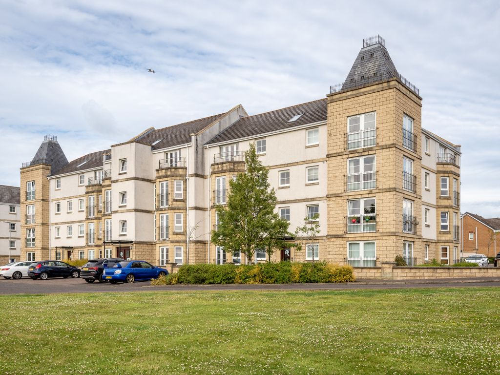 2 bed flat for sale in Bittern Court, Dunfermline KY11, £119,990 Zoopla