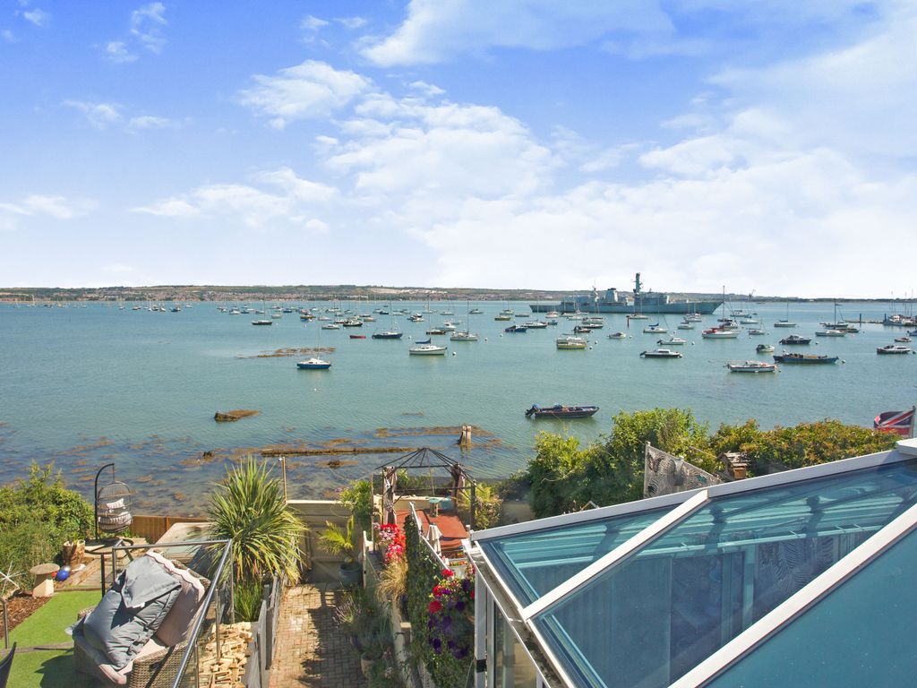 3 bed terraced house for sale in Castle View, Hardway, Gosport