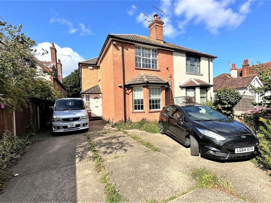 3 bed semidetached house for sale in Elmgrove Road, Gorleston NR31, £