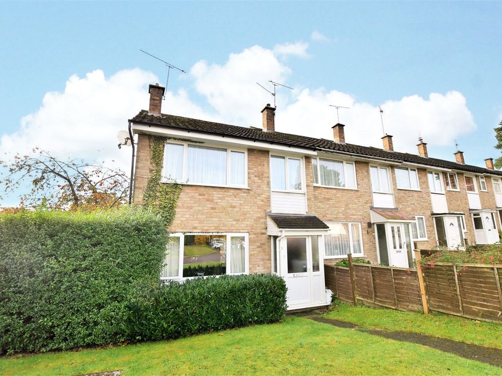 3 bed detached house to rent in Park Hill, Church Crookham, Fleet