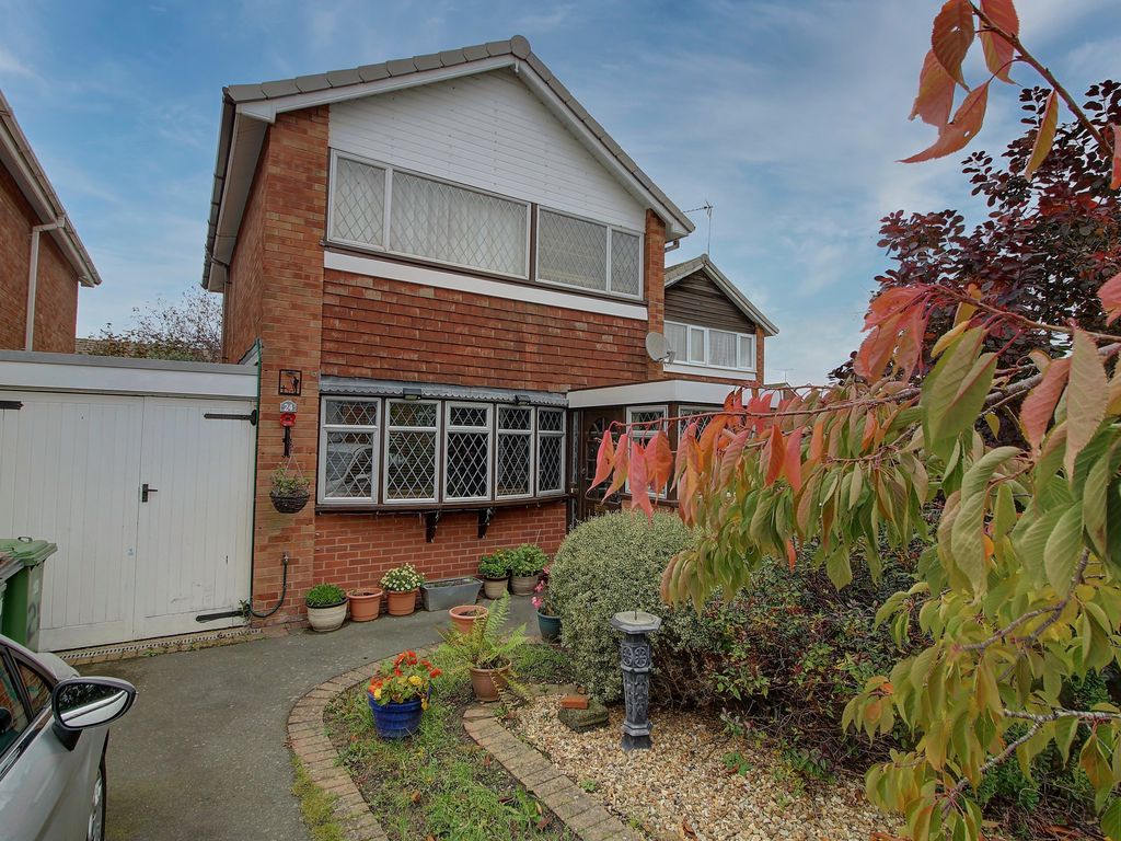 3 bed detached house for sale in Arran Close, Nuneaton CV10, £270,000