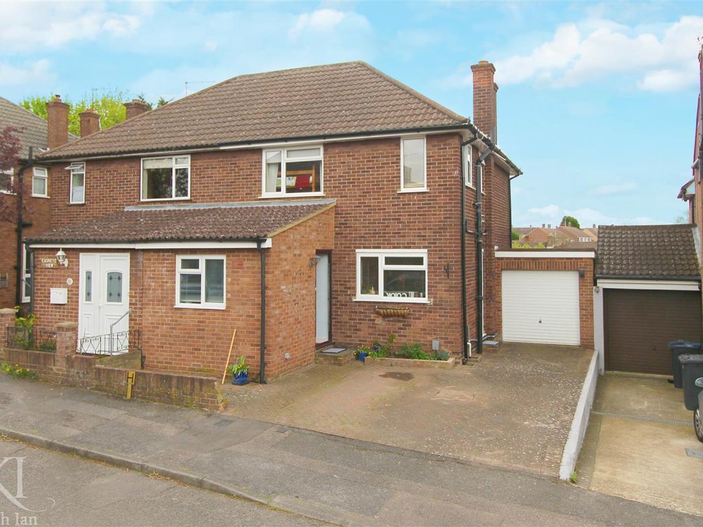 3 bed semidetached house for sale in Hampden Hill, Ware SG12, £525,000