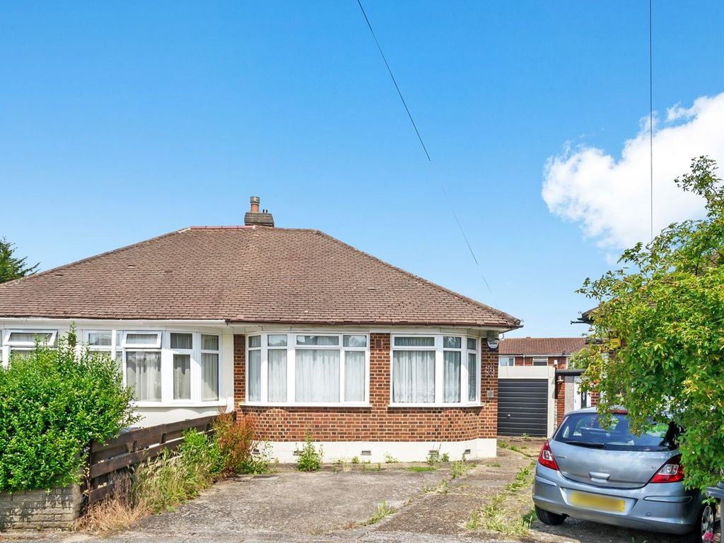 2 bed semidetached bungalow for sale in Parkfield Close, Northolt UB5
