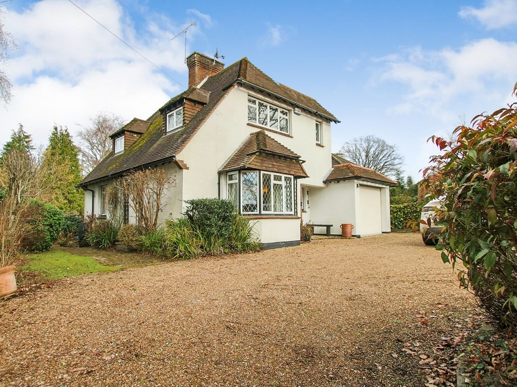 2 bed detached house for sale in Copthorne Road, Felbridge RH19 Zoopla