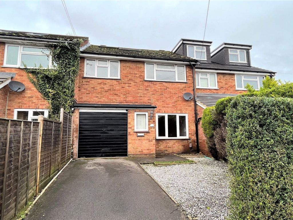 4 bed terraced house to rent in Chestnut Lane, Amersham