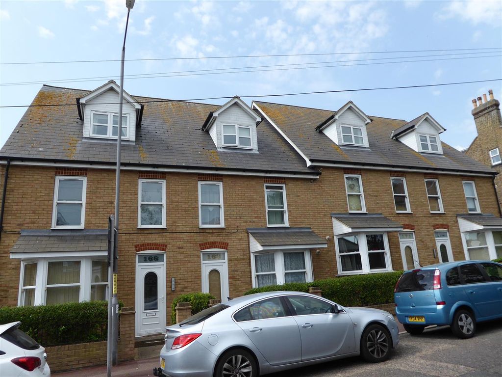 2 bed flat to rent in High Street, Ramsgate CT11, £800 pcm Zoopla