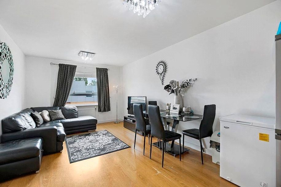 2 bed flat for sale in Talbot Close, Mitcham CR4 Zoopla