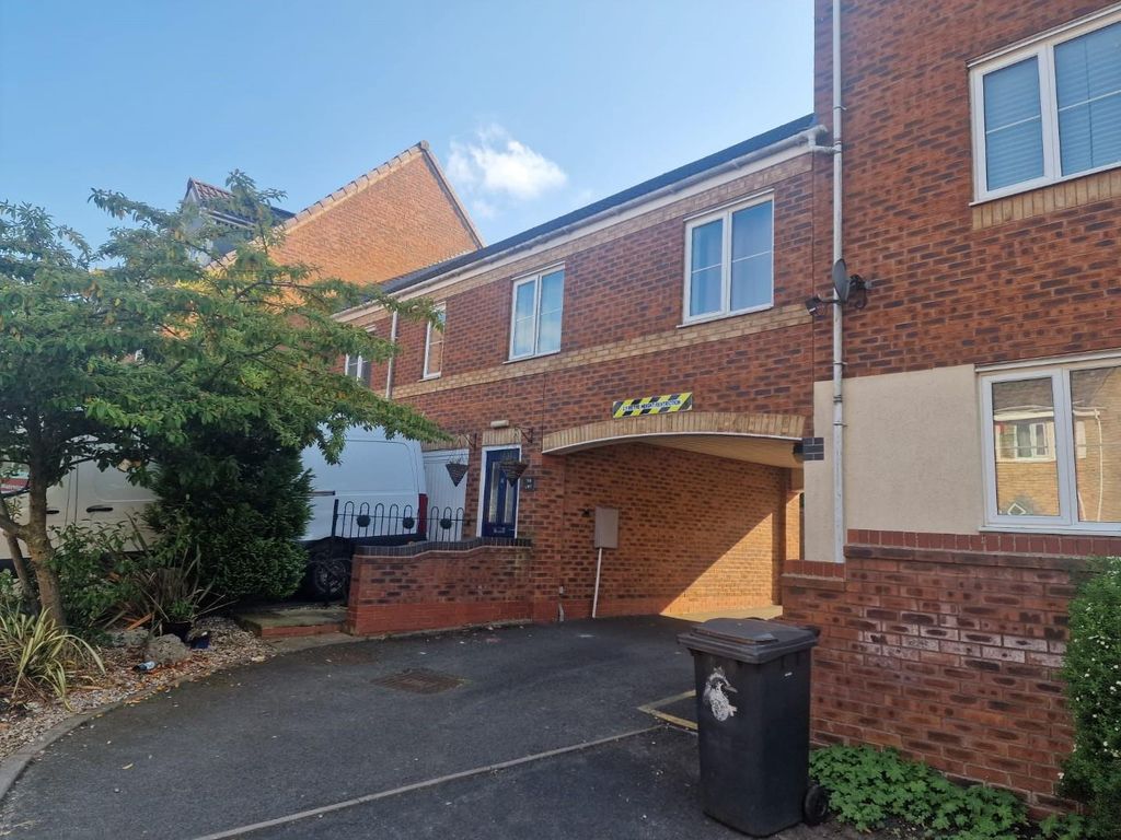 2 bed flat to rent in St. Johns Close, Chase Terrace, Burntwood WS7