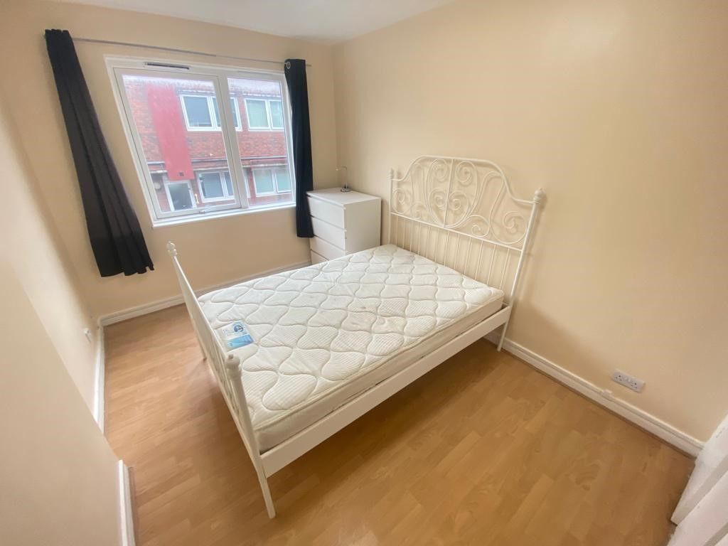 3 bed flat to rent in Phoenix Court, Purchese Street, Kings Cross NW1
