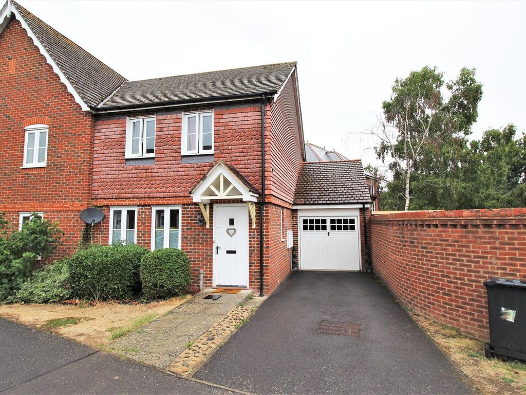 3 bed semidetached house for sale in Horsecroft Way, Tilehurst