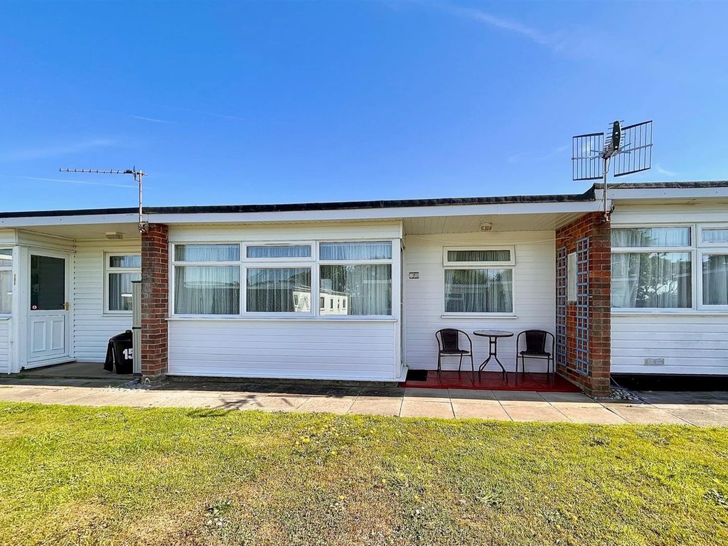 2 bed property for sale in California Road, California, Great Yarmouth