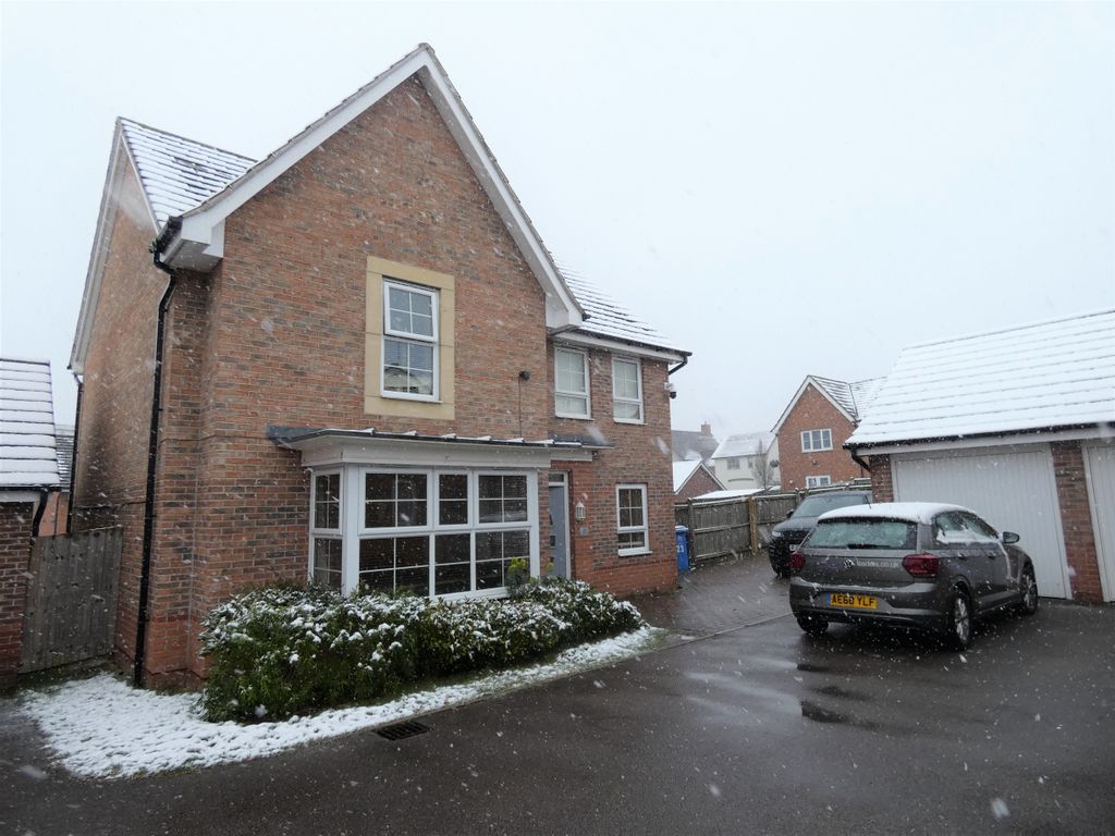 4 bed detached house to rent in Mandarin Close, Forest Town, Mansfield