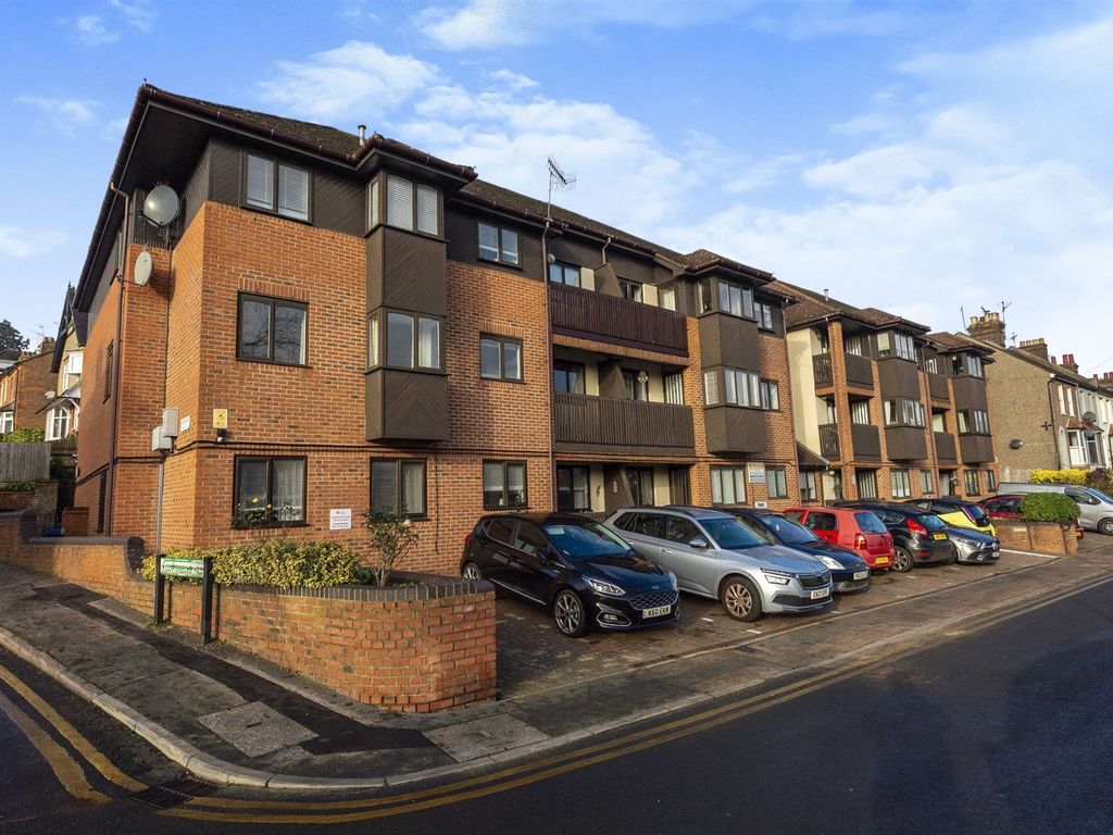 3 bed property for sale in Cotterells Hill, Hemel Hempstead HP1, £