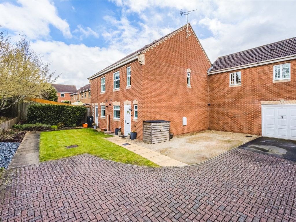 3 bed semidetached house for sale in Warrener Close, Groundwell