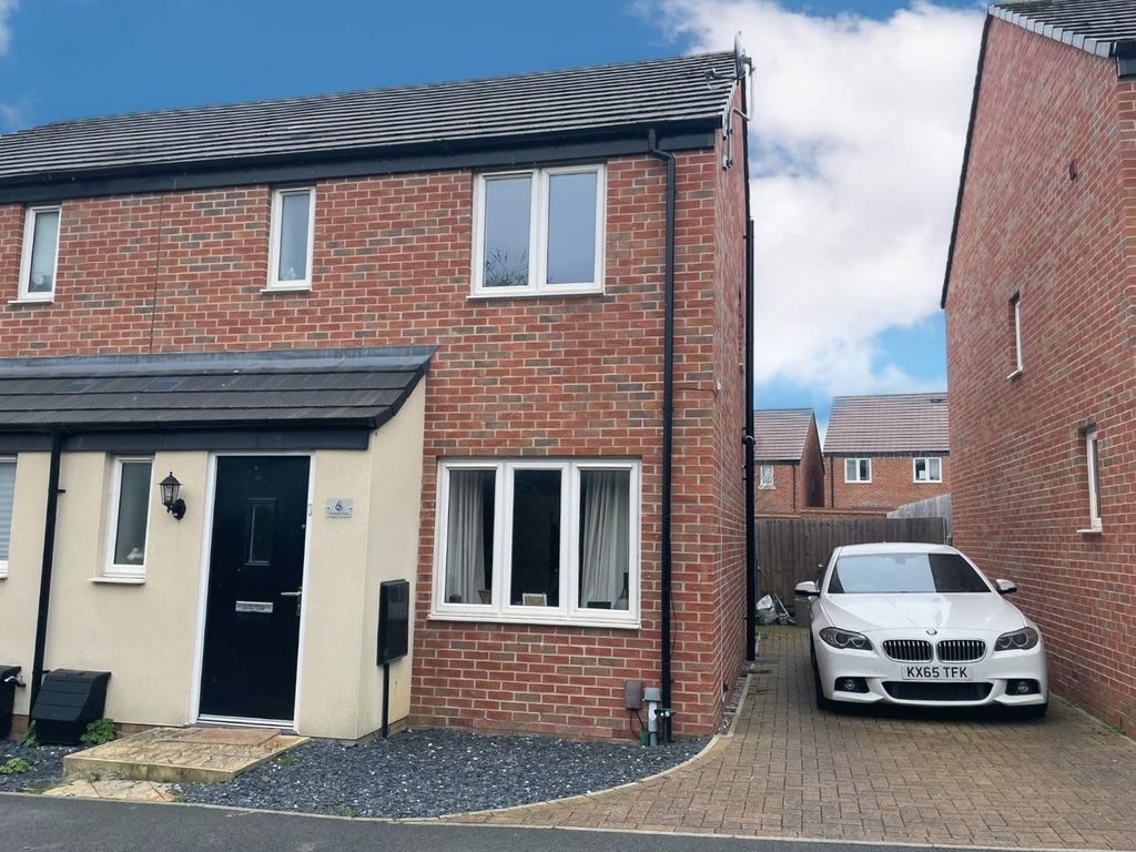 3 bed semidetached house for sale in Pemberley, Balmoral Close