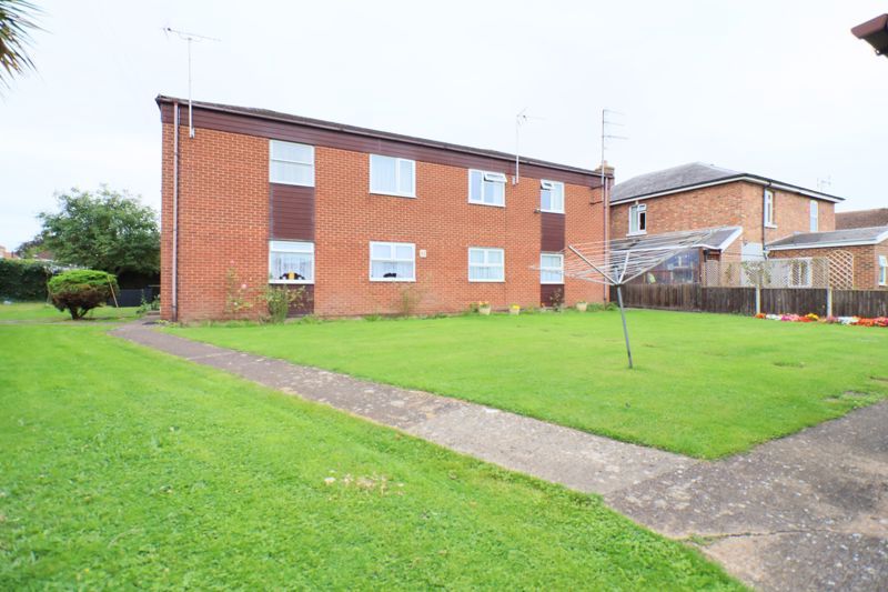 2 bed to rent in Tuffley Avenue, Linden, Gloucester GL1, £