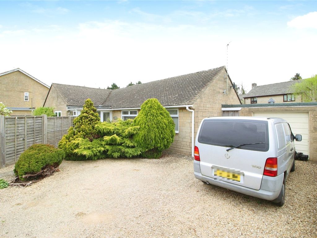 3 bed bungalow for sale in Robert Franklin Way, South Cerney