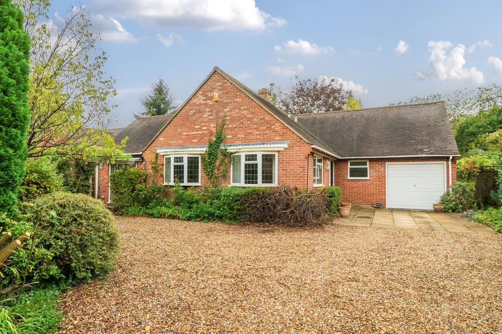 3 bed detached bungalow for sale in Wheatley, Oxfordshire OX33, £