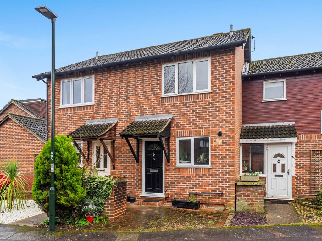 2 bed terraced house for sale in Stevens Close, Hampton TW12, £415,000