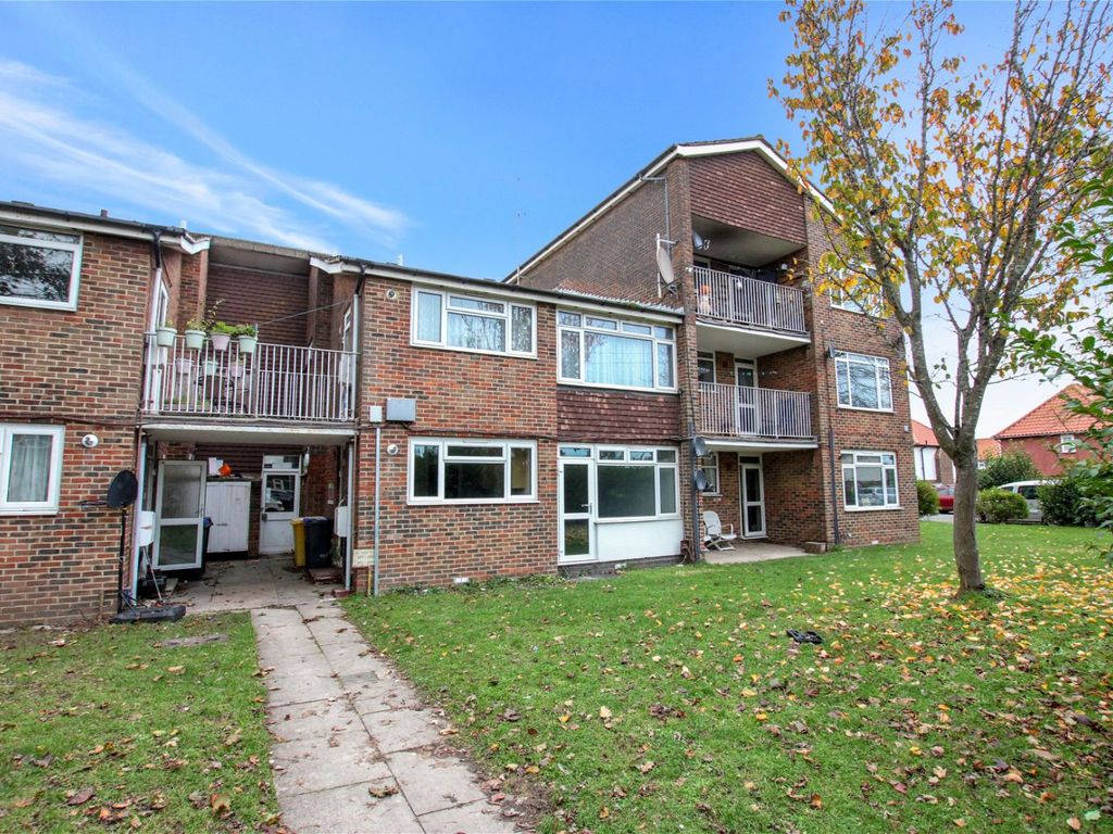 2 bed flat for sale in King Edward Avenue, Broadwater, Worthing BN14, £