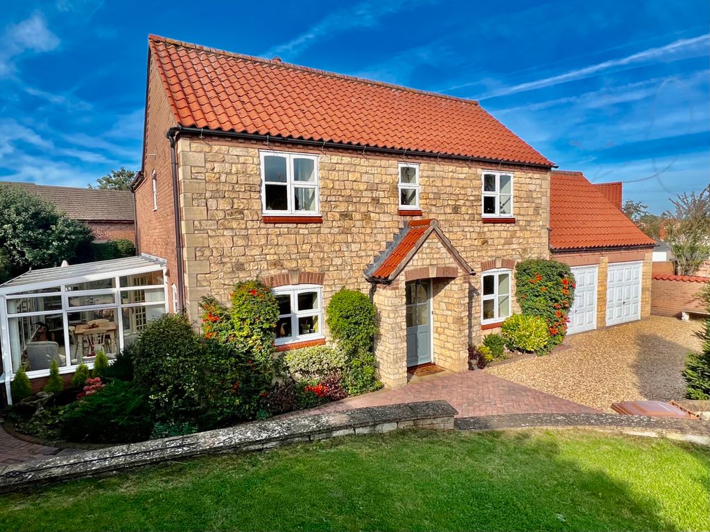 4 bed detached house for sale in Grantham Road, Navenby LN5, £489,950