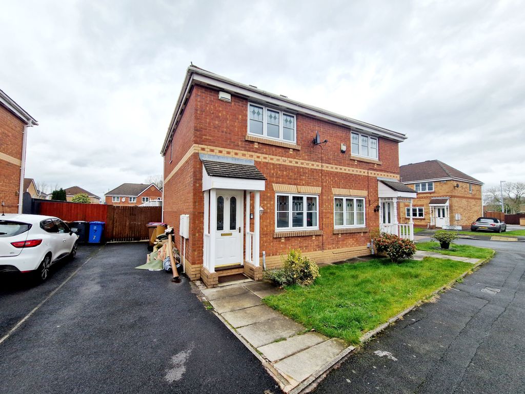 3 bed semidetached house to rent in Ealinger Way, Swinton, Manchester
